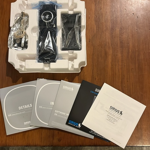 Sirius Personal Satellite Radio + Car Kit S50 Portable Media Player Remote Dock - Picture 9 of 11